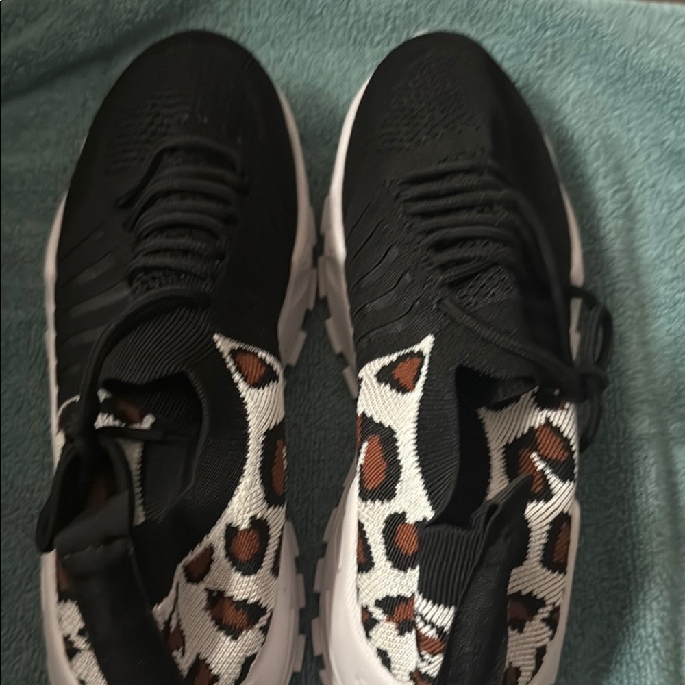 Stylish Black and Leopard Print Women's Sneakers